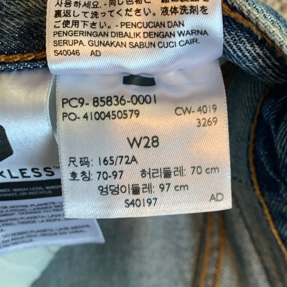 Levi’s 501 jean shorts - Picture 4 of 4